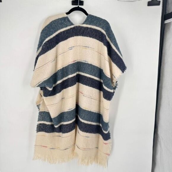 Do Everything In Love Women Striped Fringe Sweater Blue Cream Large Southwestern - Picture 8 of 10